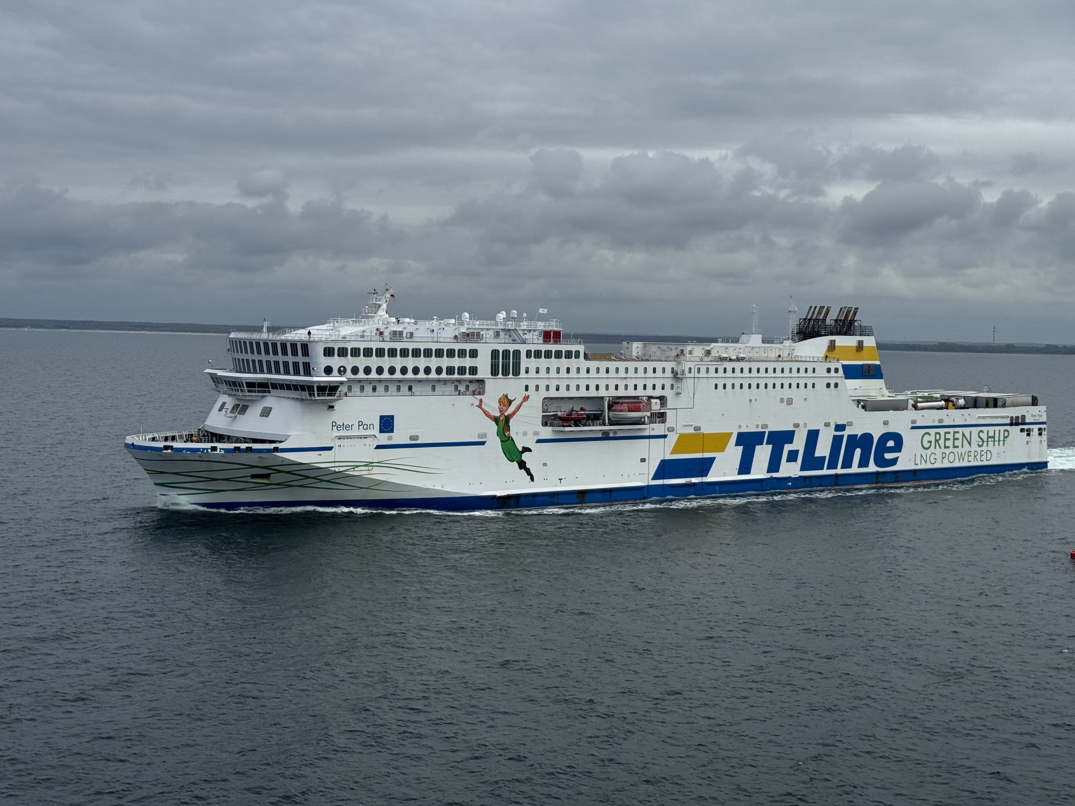 TT-Line-Fähre Peter Pan auf dem Wasser
